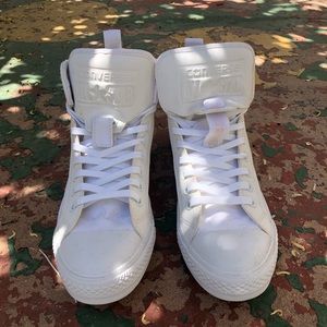 White high top Converse! W size 10 // M size 8